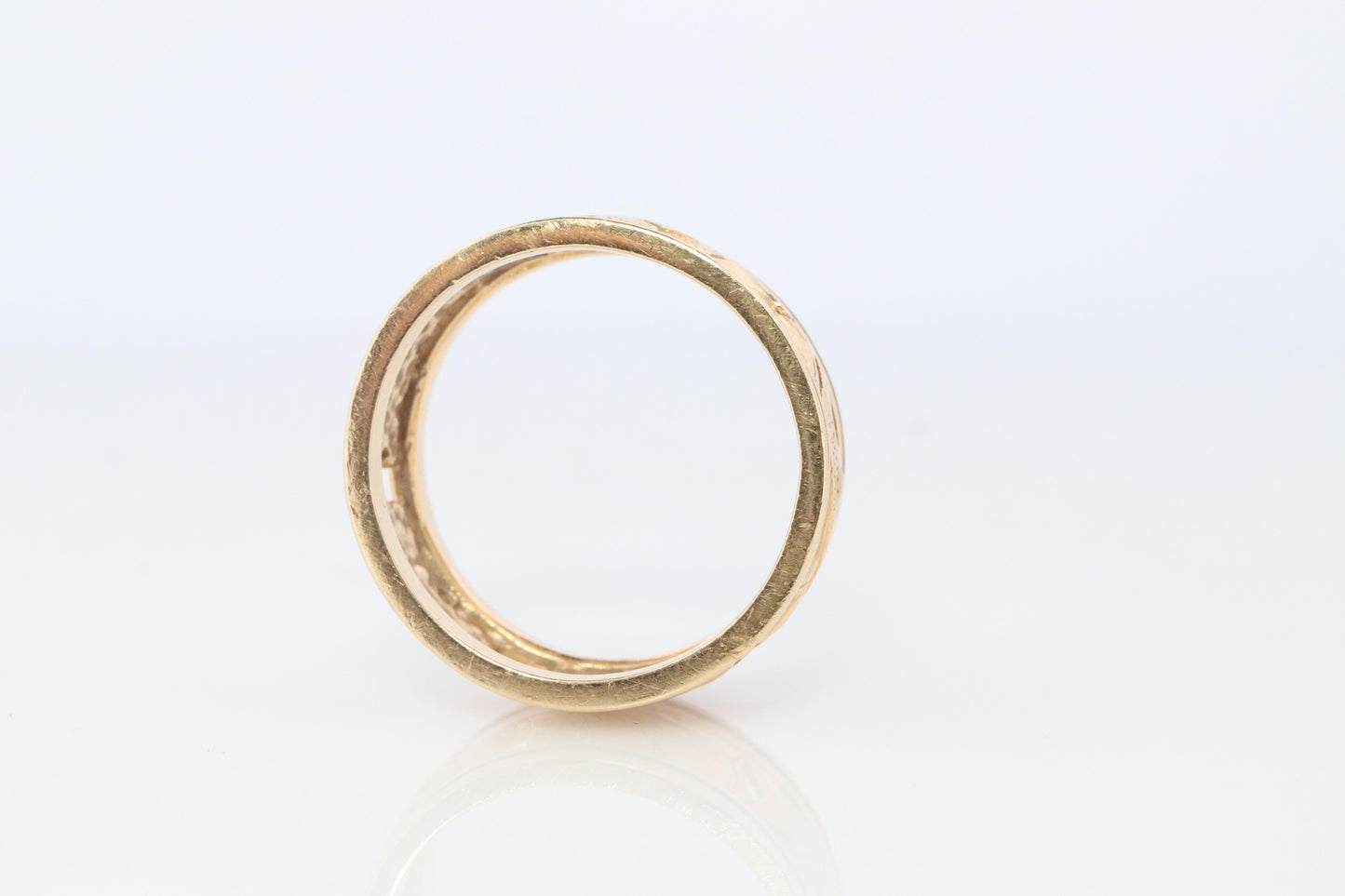 14k Wide Filigree Daisy Ornate band.  Vintage Flower Embossed Engraved design.
