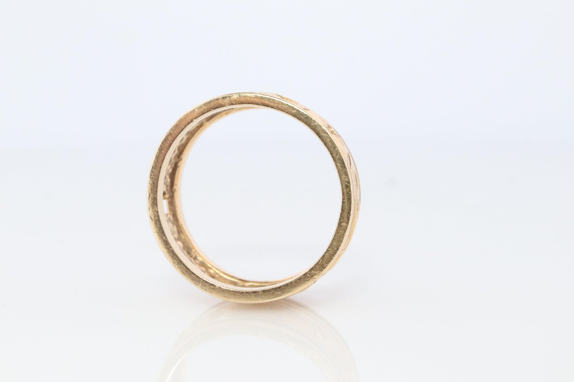 14k Wide Filigree Daisy Ornate band.  Vintage Flower Embossed Engraved design.