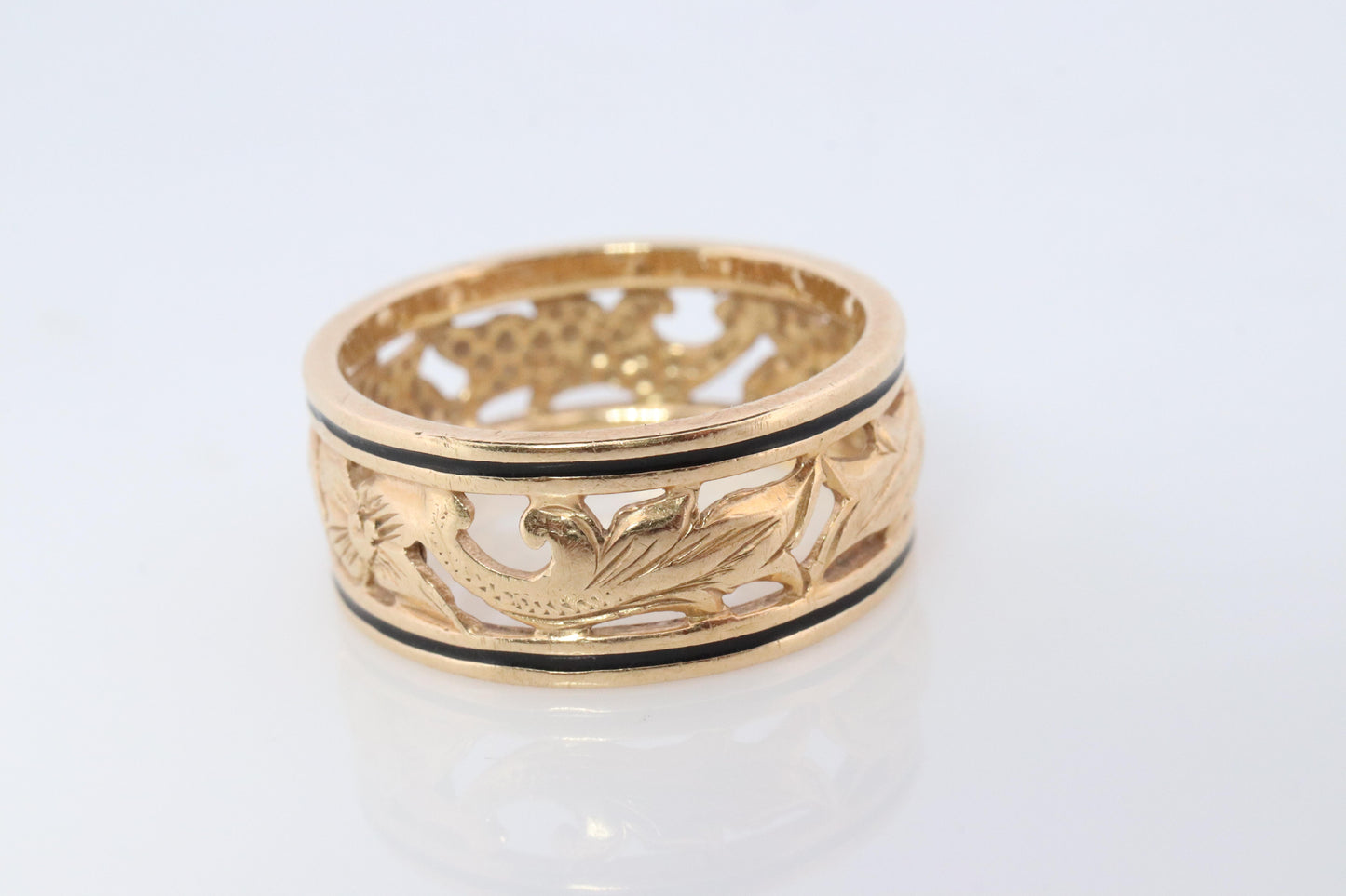 14k Wide Filigree Daisy Ornate band.  Vintage Flower Embossed Engraved design.