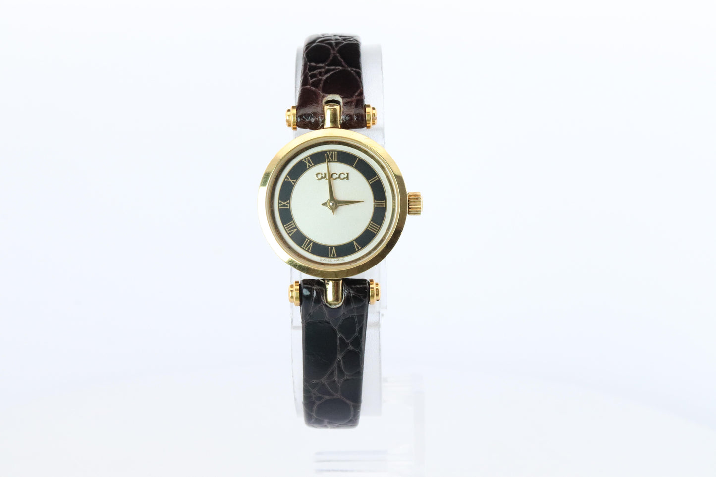 Vintage GUCCI Shelly Line Leather Watch Timepiece. 2000L Gucci Lane Black