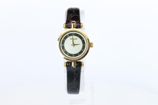 Vintage GUCCI Shelly Line Leather Watch Timepiece. 2000L Gucci Lane Black