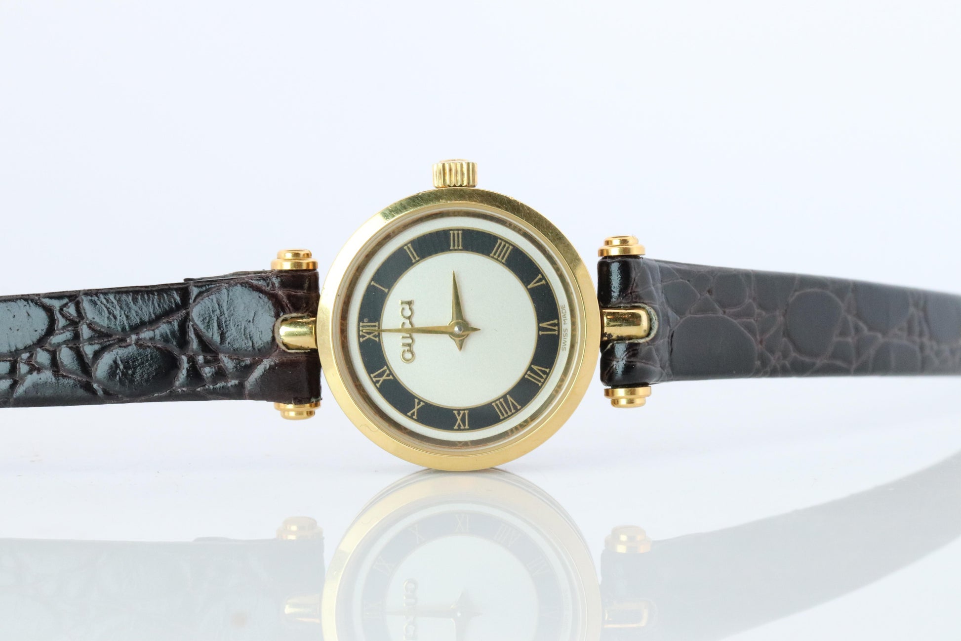 Vintage GUCCI Shelly Line Leather Watch Timepiece. 2000L Gucci Lane Black