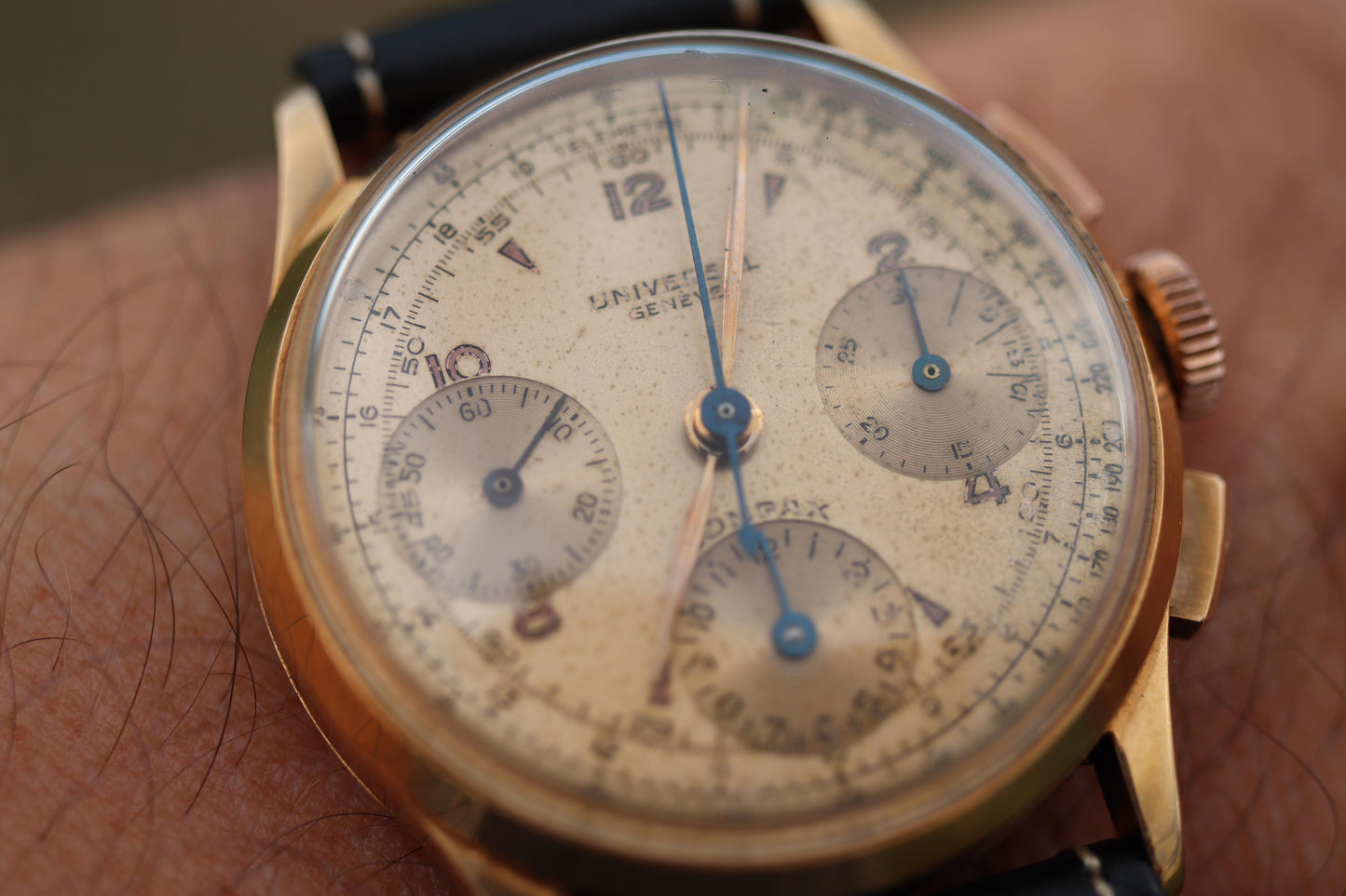 Universal Geneve 12494 Compax. 18k YG Universal Chrono Mechanical Vintage Watch.
