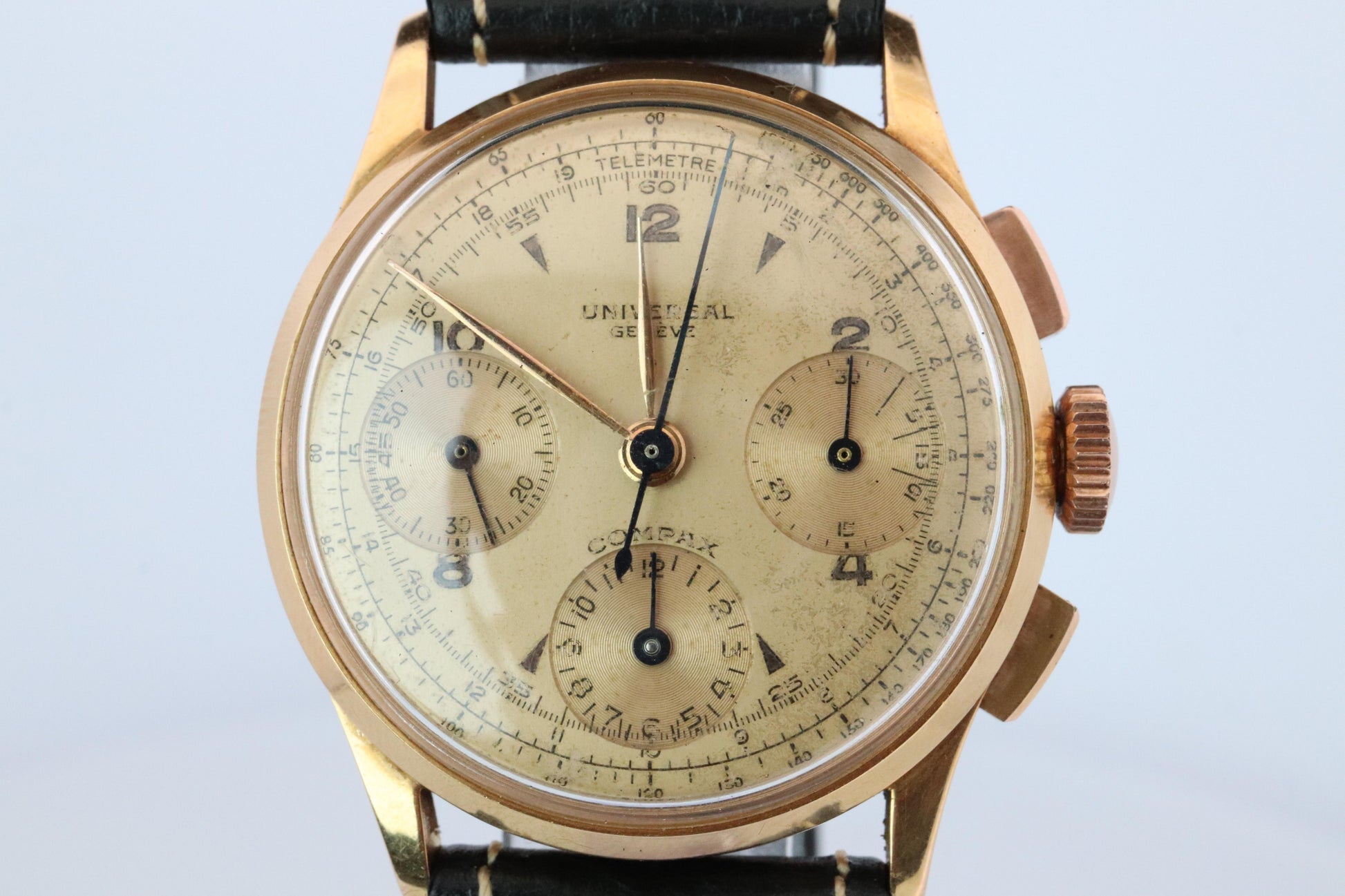 Universal Geneve 12494 Compax. 18k YG Universal Chrono Mechanical Vintage Watch.