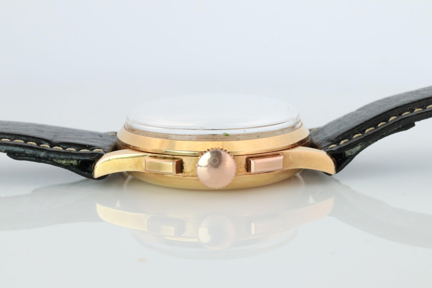 Universal Geneve 12494 Compax. 18k YG Universal Chrono Mechanical Vintage Watch.