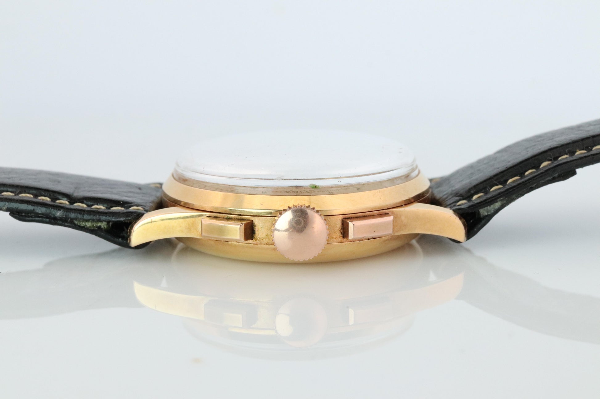 Universal Geneve 12494 Compax. 18k YG Universal Chrono Mechanical Vintage Watch.