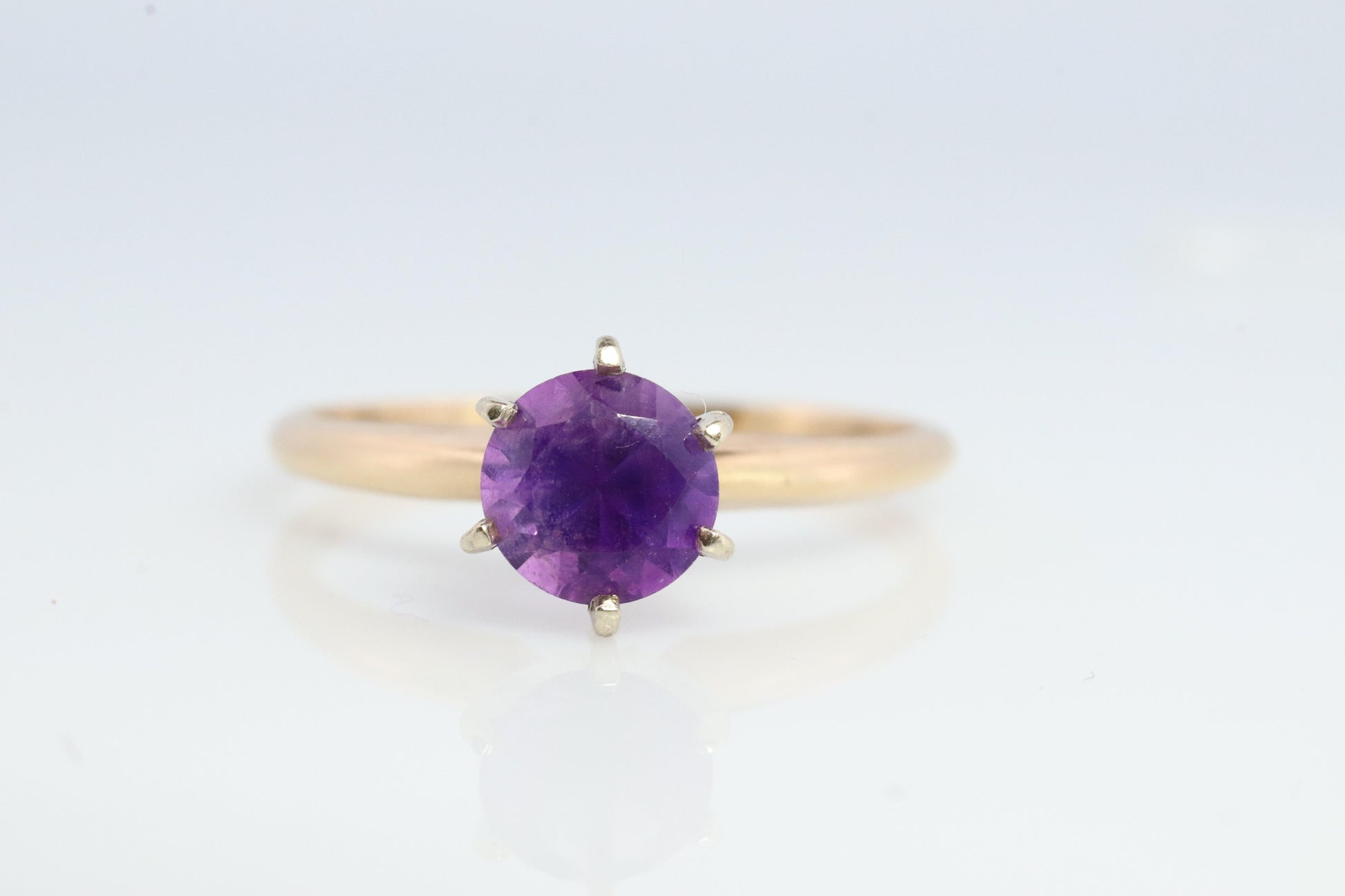 Amethyst 14k Gold solitaire ring. Vintage Estate Ring. Prong set Amethyst Ring.