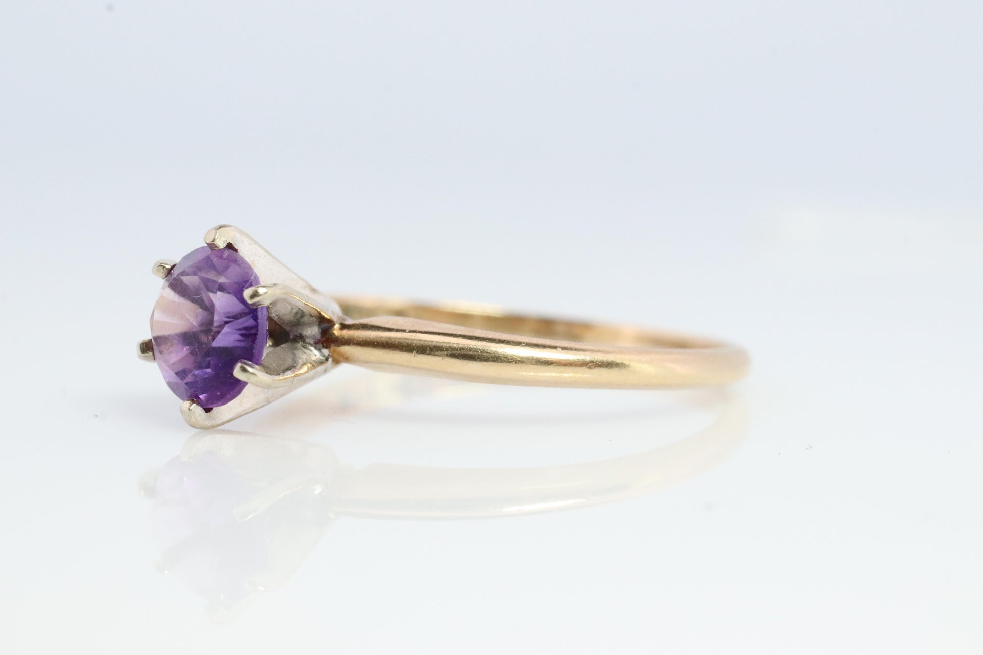 Amethyst 14k Gold solitaire ring. Vintage Estate Ring. Prong set Amethyst Ring.