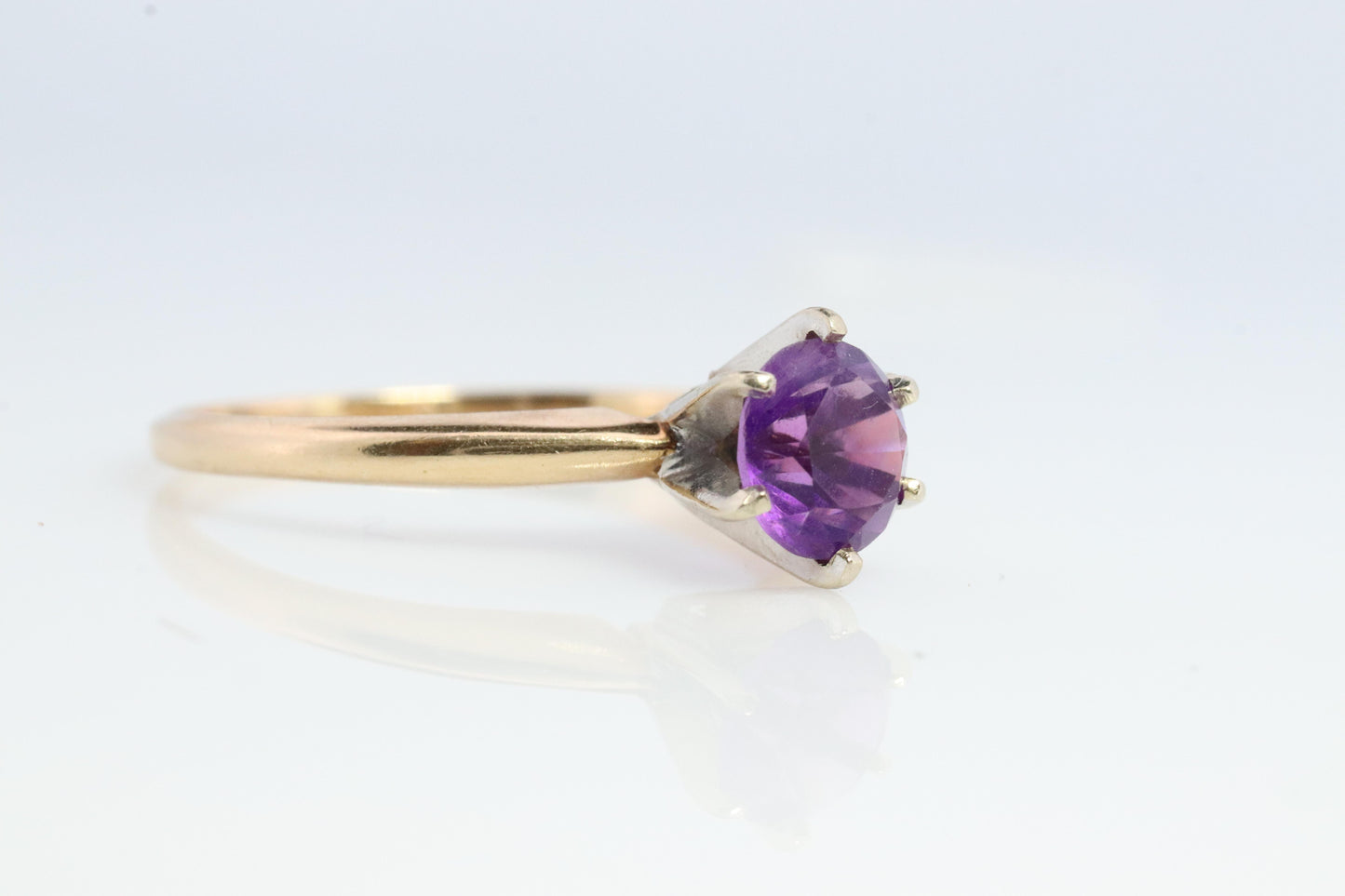 Amethyst 14k Gold solitaire ring. Vintage Estate Ring. Prong set Amethyst Ring.