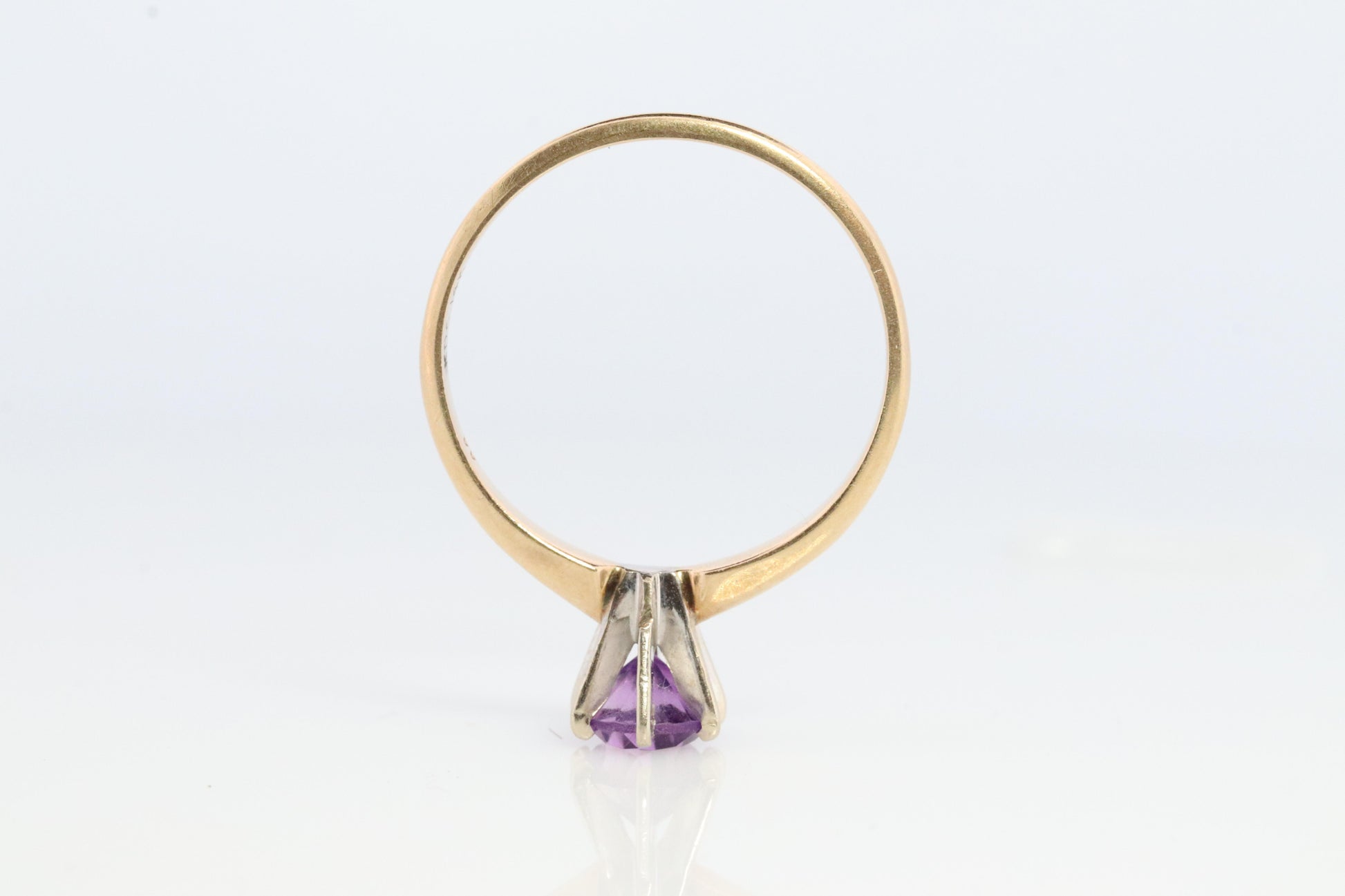 Amethyst 14k Gold solitaire ring. Vintage Estate Ring. Prong set Amethyst Ring.