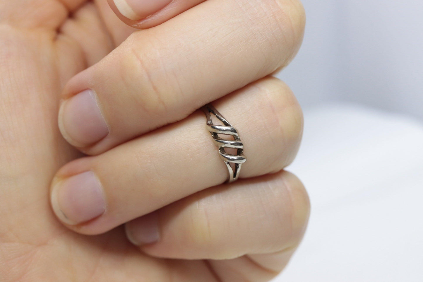 Open Twist Coil scroll 10k White gold ring. 10k precious open scroll band