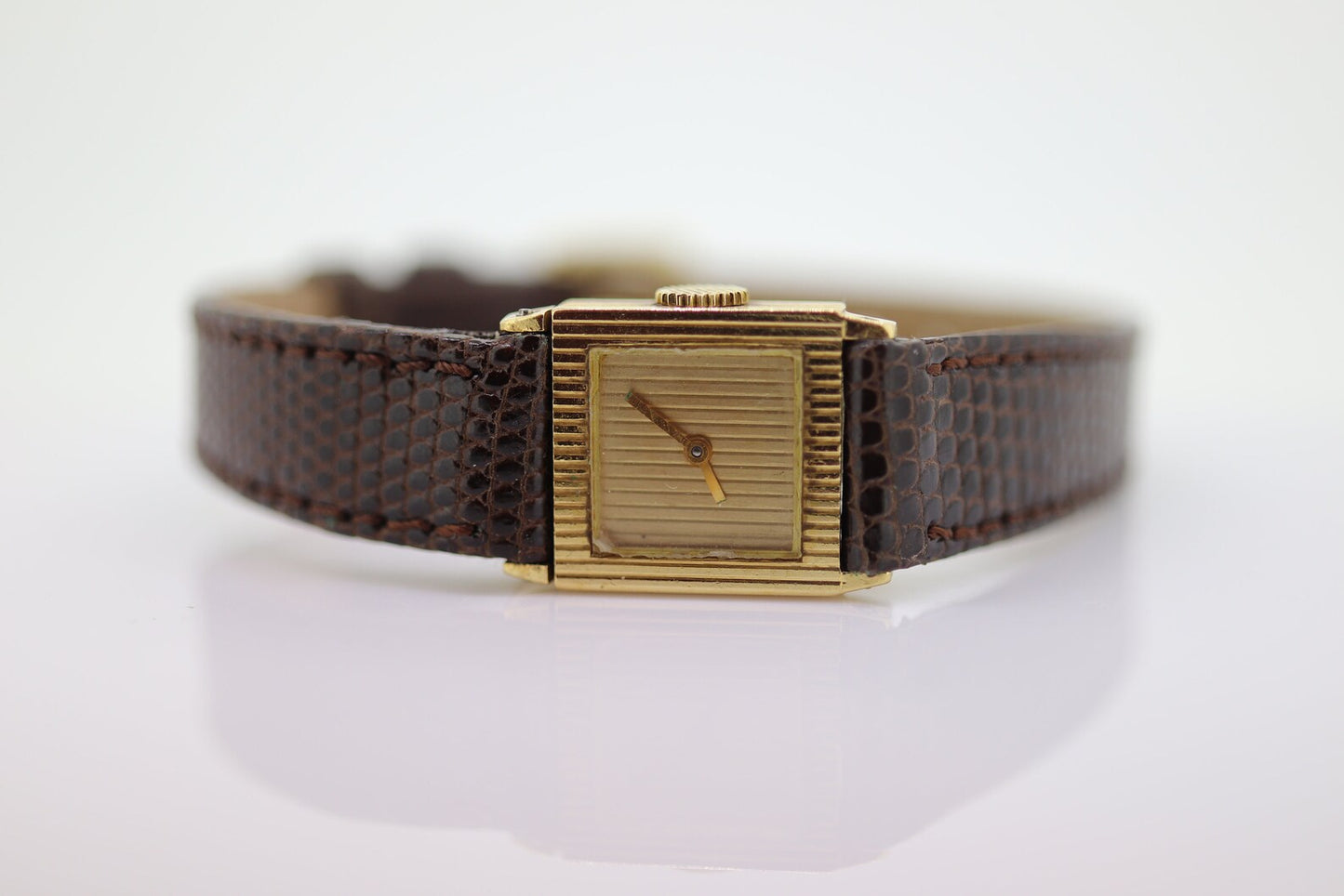 Boucheron 18k Reflet Uhr. Vintage Damenuhr aus 18-karätigem Gold mit Handaufzug.