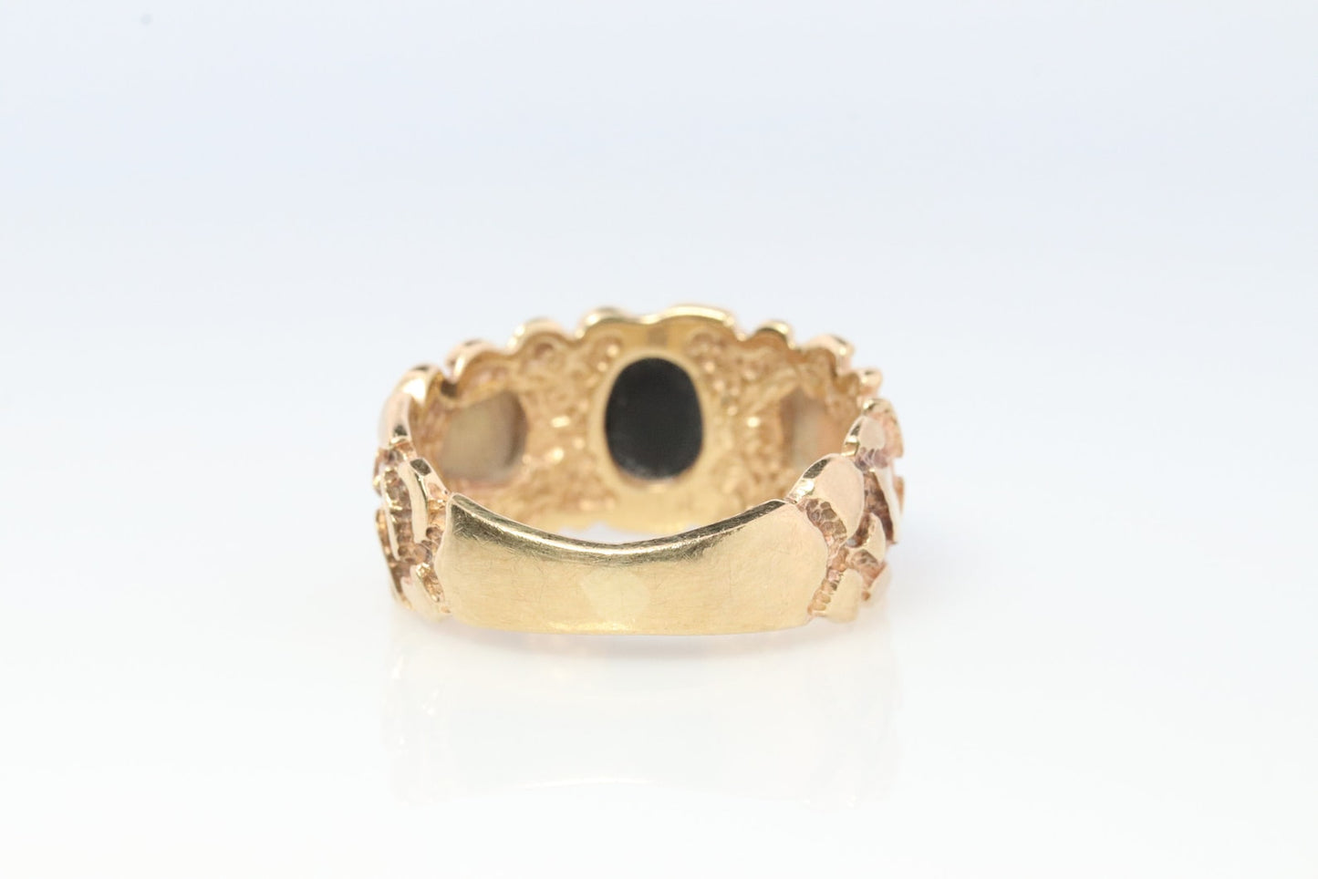 Black Hills Gold Ring. 10k Onyx Cabochon Black Hills Gold Solitaire Ring. 12k Gold Nugget Black Hills band. sz 6.5 (st54)