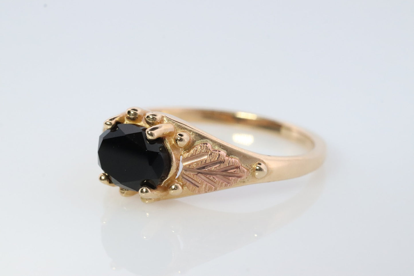 Black Hills Gold Ring. 10k Onyx Black Hills Gold Solitaire Ring. sz 7 (62)