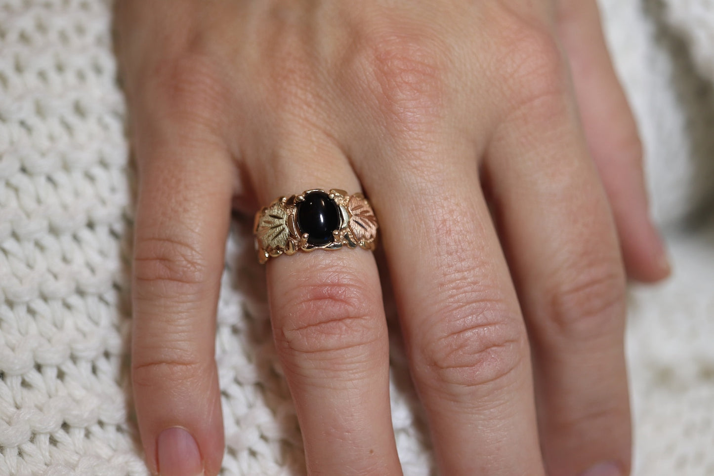 Black Hills Gold Ring. 10k Onyx Cabochon Black Hills Gold Solitaire Ring. 12k Gold Nugget Black Hills band. sz 6.5 (st54)