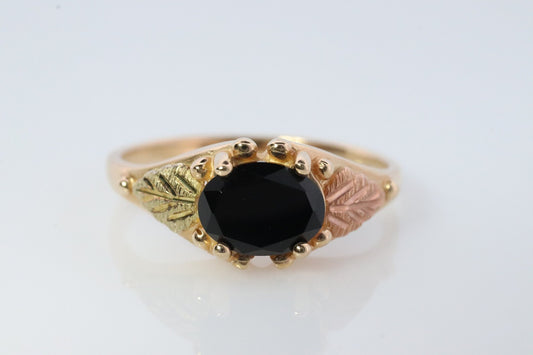 Black Hills Gold Ring. 10k Onyx Black Hills Gold Solitaire Ring. sz 7 (62)