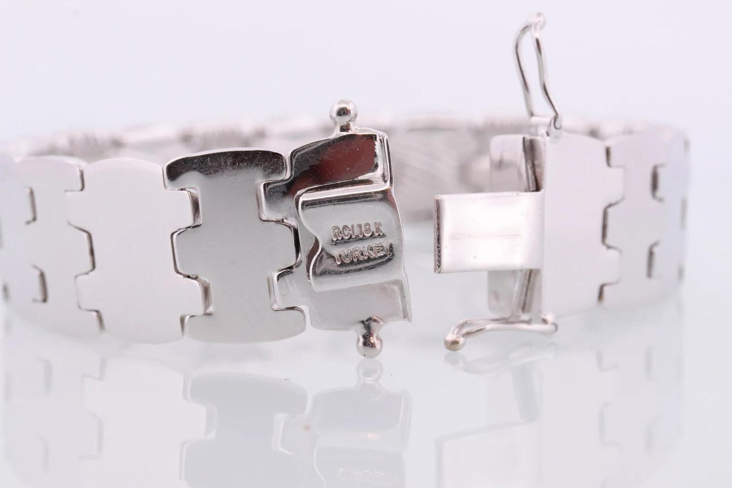 18k Woven Link Bracelet. 18k White Gold by RCI Braid Link bracelet. 23g 7.25in