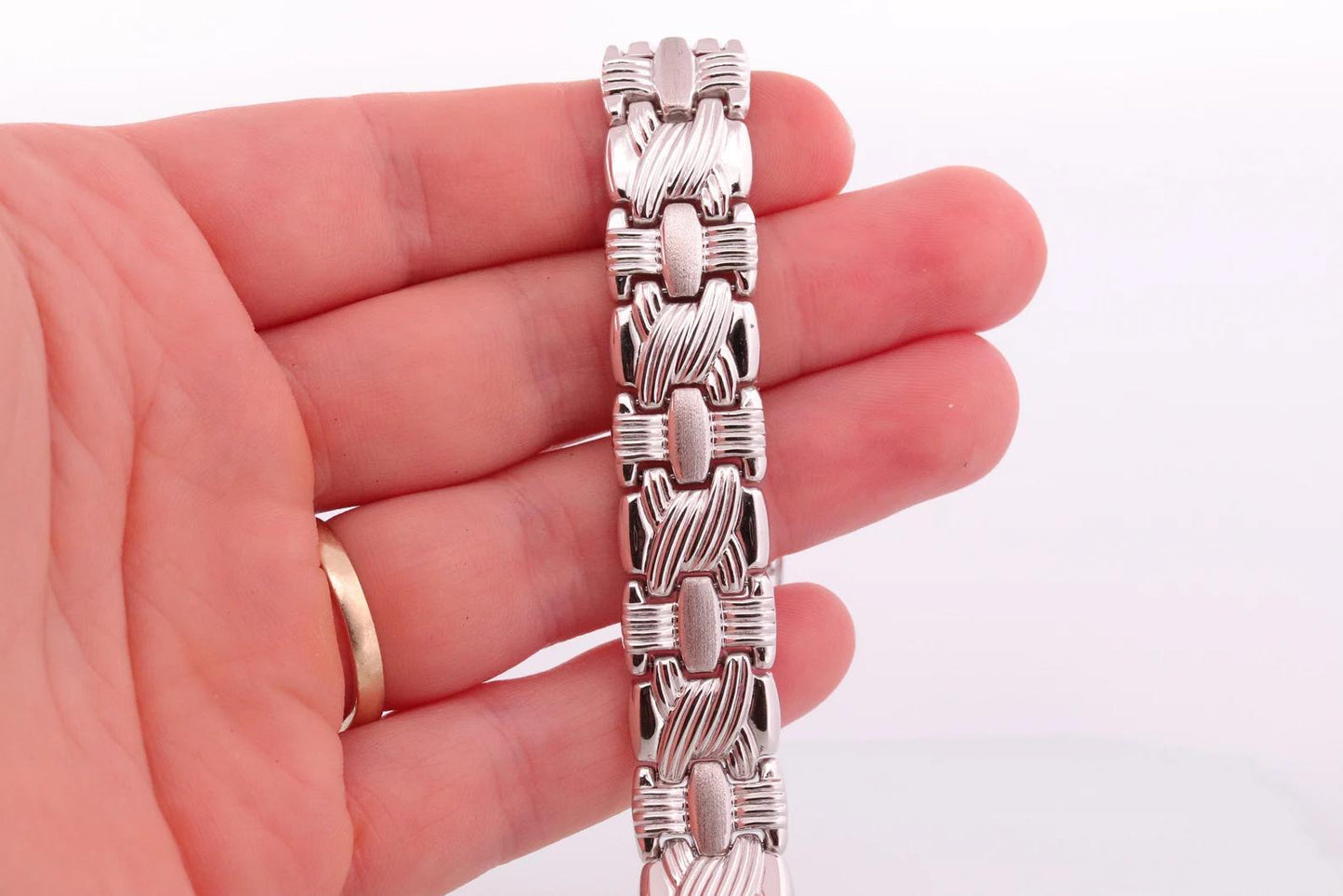 18k Woven Link Bracelet. 18k White Gold by RCI Braid Link bracelet. 23g 7.25in