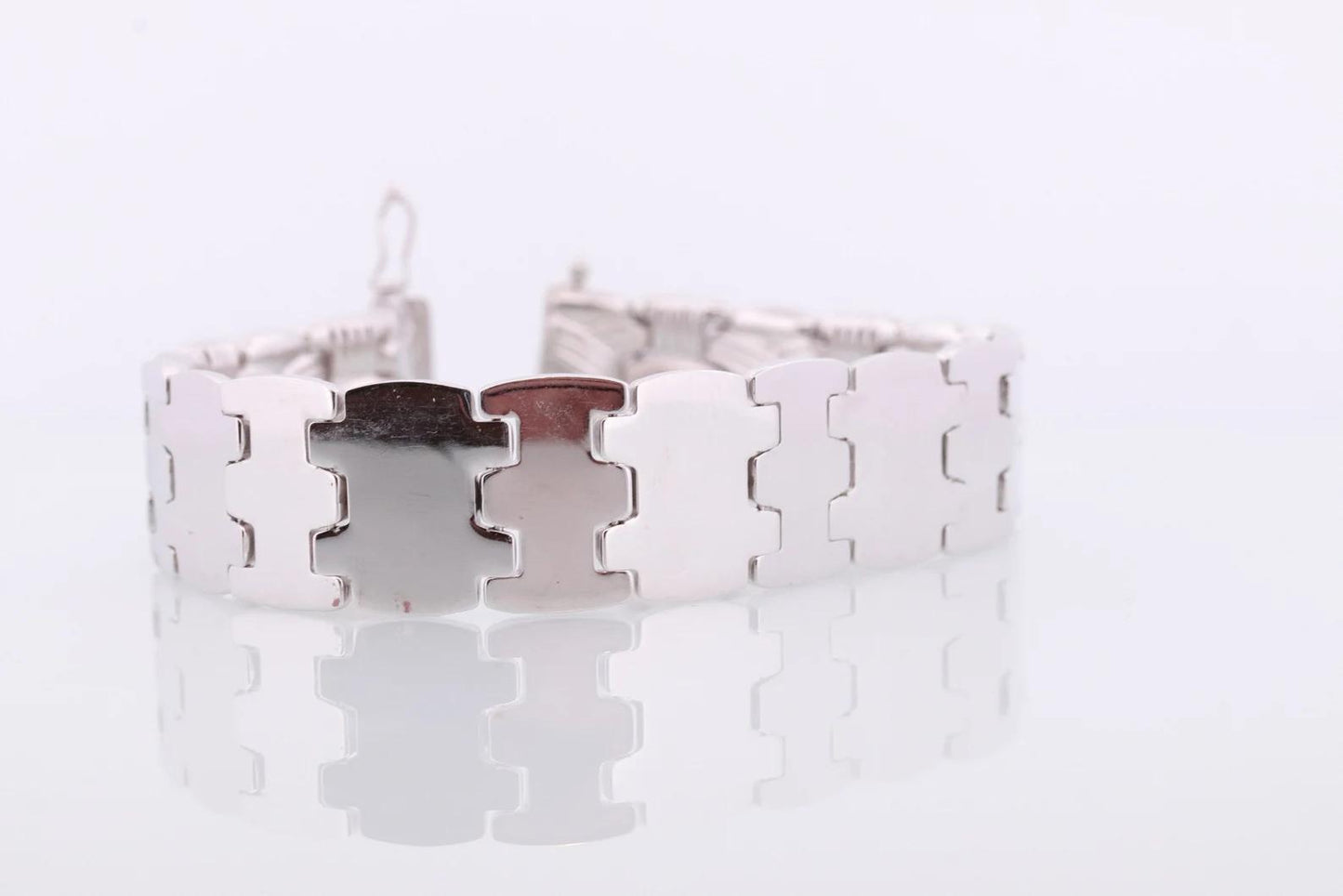 18k Woven Link Bracelet. 18k White Gold by RCI Braid Link bracelet. 23g 7.25in
