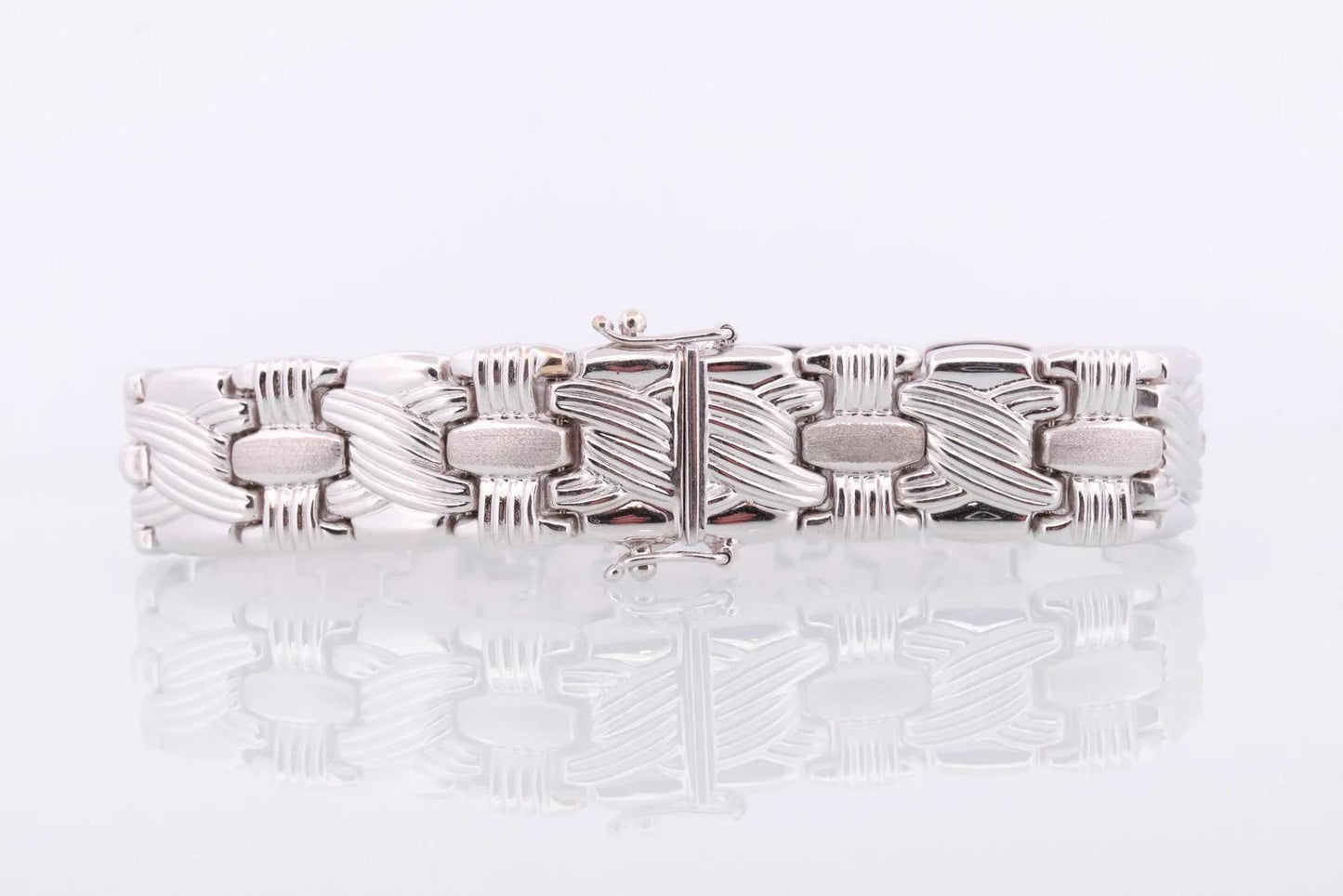 18k Woven Link Bracelet. 18k White Gold by RCI Braid Link bracelet. 23g 7.25in