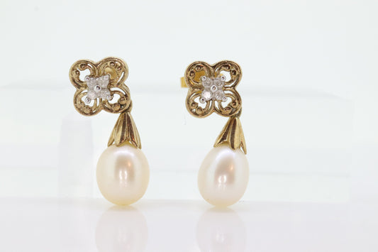 10k Pearl and Diamond earrings. Elegant and Dainty Pearl diamond dangle stud earrings. st(77/11)