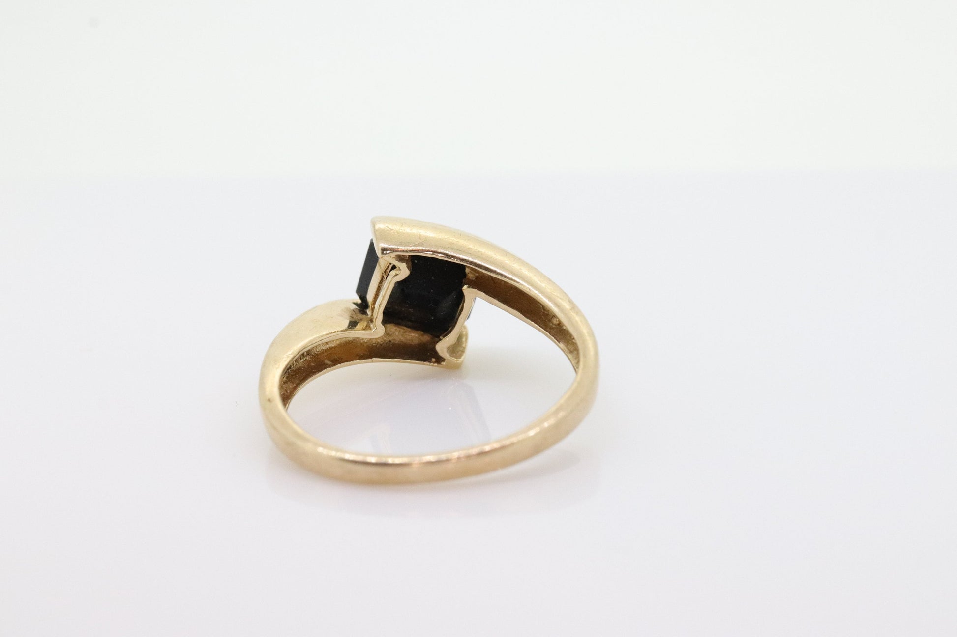 10k ONYX ring. Modern and Slim Rectangle Onyx signet ring. Onyx Bypass ring. 10k Onyx Tension ring. st(62)