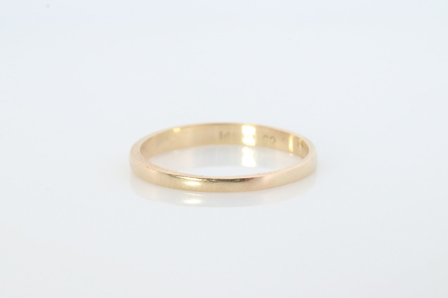 14k Band. 14k Yellow Gold thin half round band. Sz 7.75 2.5mm wide HILCO