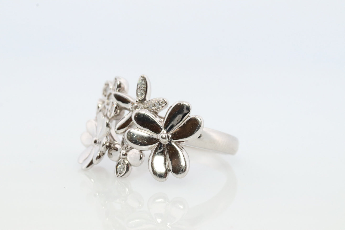 Platinum Flower Cluster ring. Diamond bezel set Daisy Flower bouquet band. Heavy Platinum Intricate Embossed design