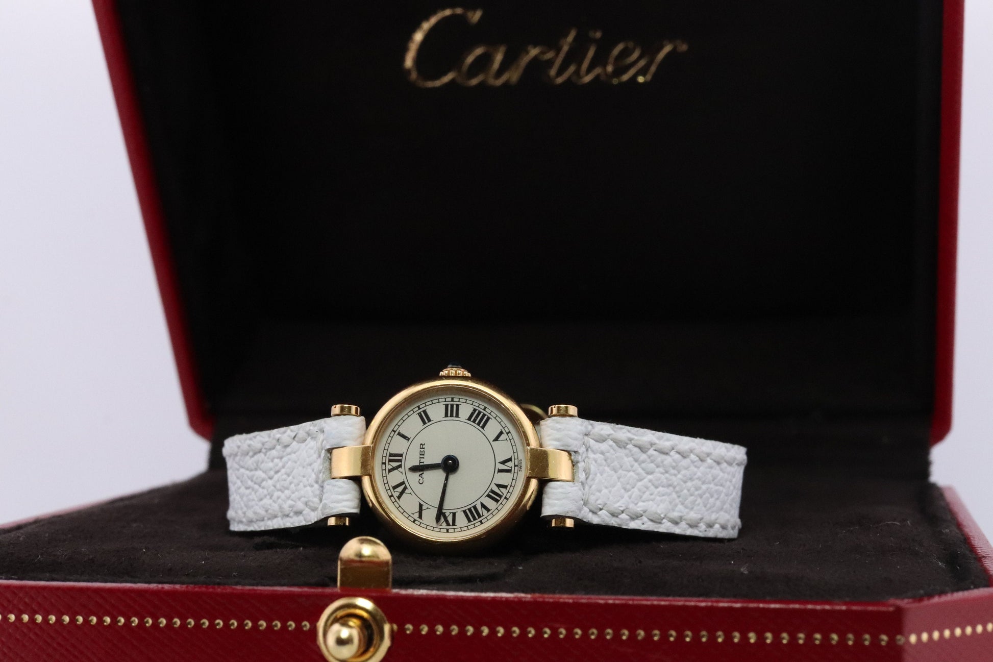 Genuine 18k Cartier Watch. 18k Gold Cartier Vendome Round Watch. CARTIER Mini Vendome 2163 Quartz wristwatch