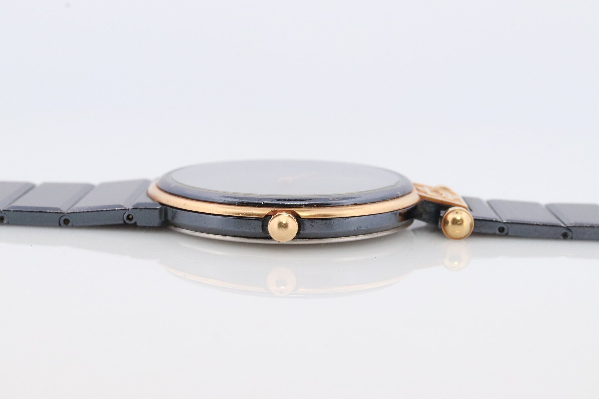 Van Cleef and Arpels 43106 watch. Vintage VCA Ladies 30mm wristwatch. La Collection LB5