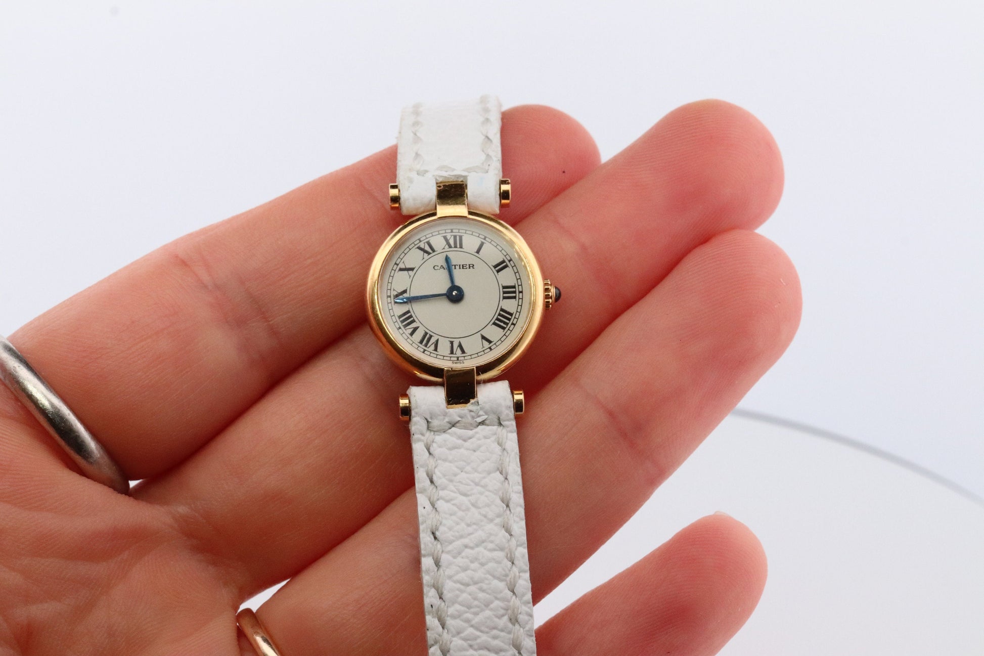 Genuine 18k Cartier Watch. 18k Gold Cartier Vendome Round Watch. CARTIER Mini Vendome 2163 Quartz wristwatch