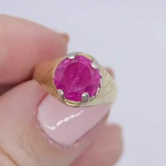 18k Round Pink Sapphire Solitaire ring. UnoAerre 18k yellow gold Sapphire ring.