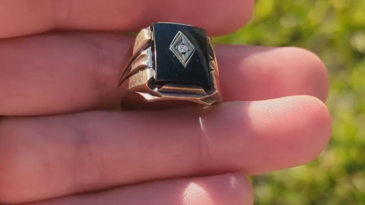 10k ONYX and diamond Signet ring. 5.5gram Heavy Mens Onyx and diamond Darkened yellow gold ring. stock(126/50)