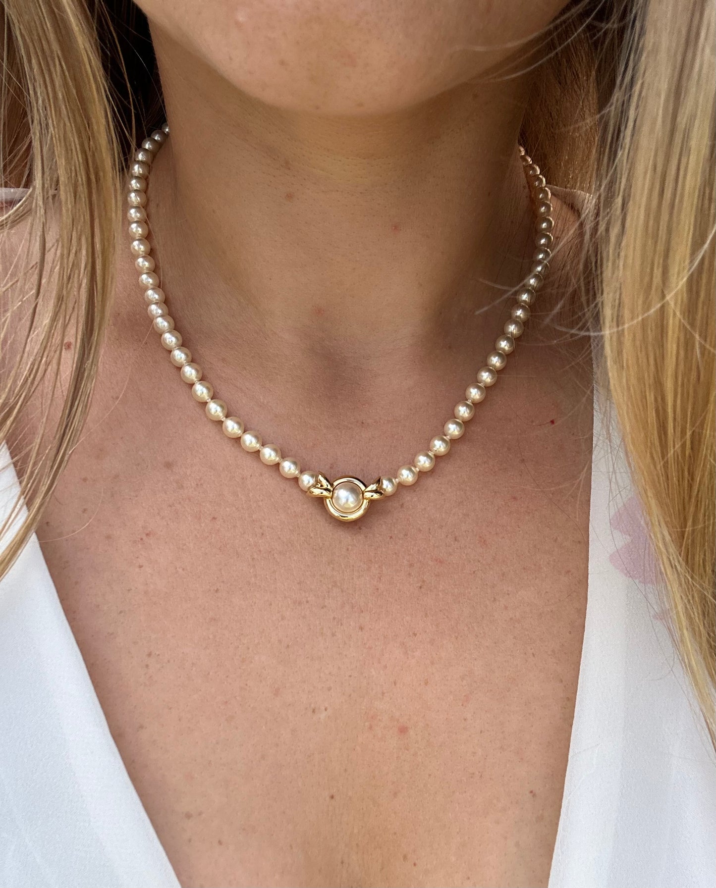 18k Akoya Pearl Necklace. High Quality Designer 18in length 5.5mm AKOYA pearls with warm hue. 18k PMS Designer Pearls necklace. st(115)