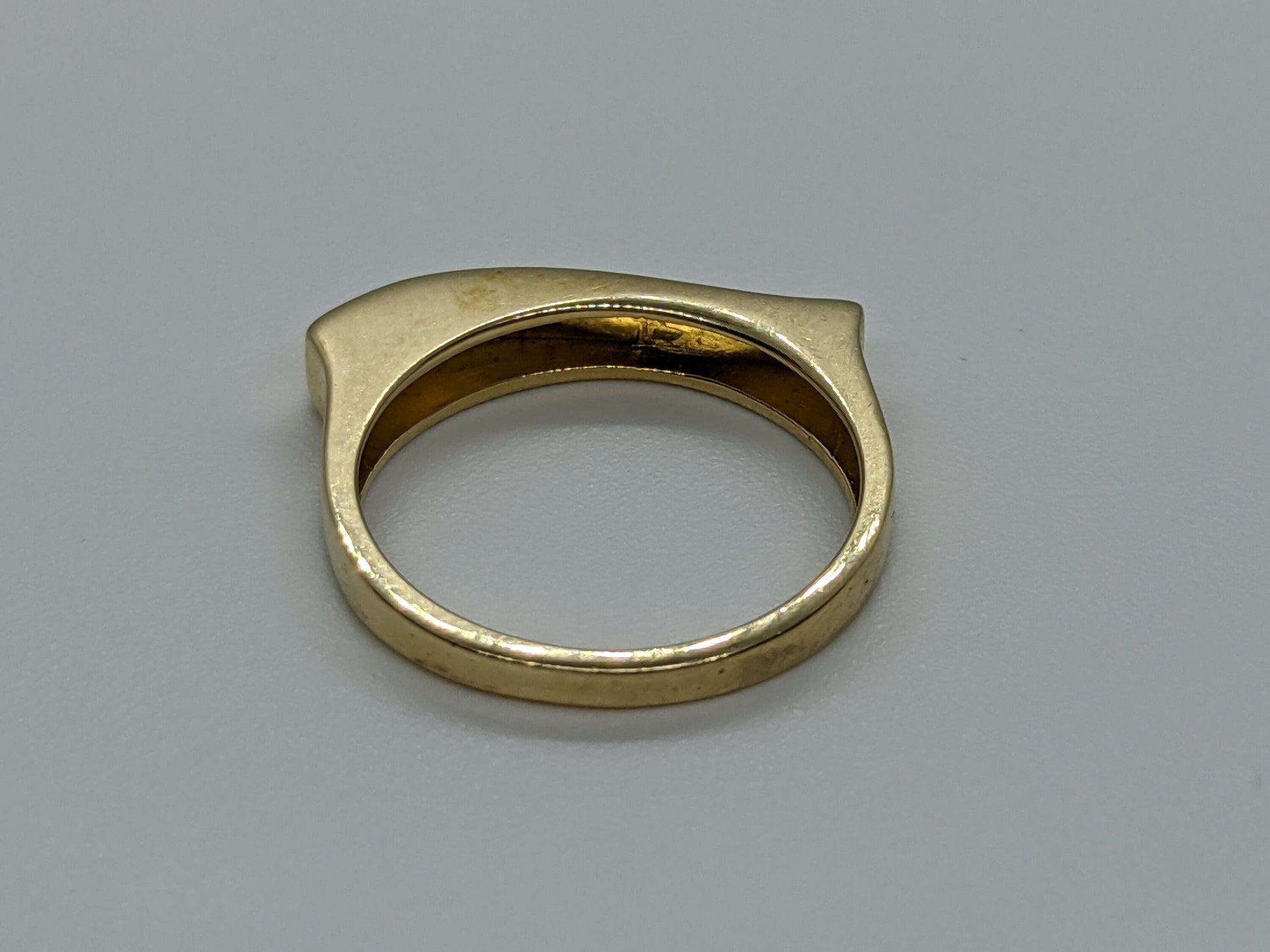 10k Flat Swirl Band. Signet ring. Michael ANTHONY 10K Signet Ring