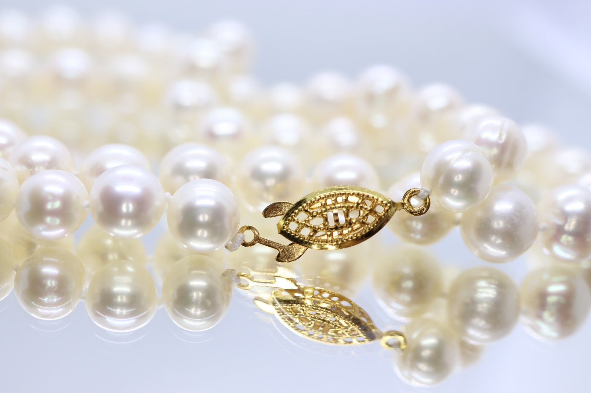 Freshwater Pearl Necklace. 9mm to 10mm Pearls. 20in length