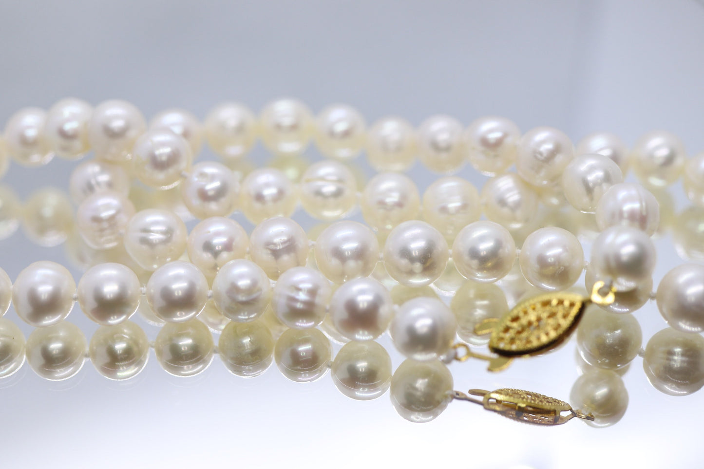 Freshwater Pearl Necklace. 9mm to 10mm Pearls. 20in length