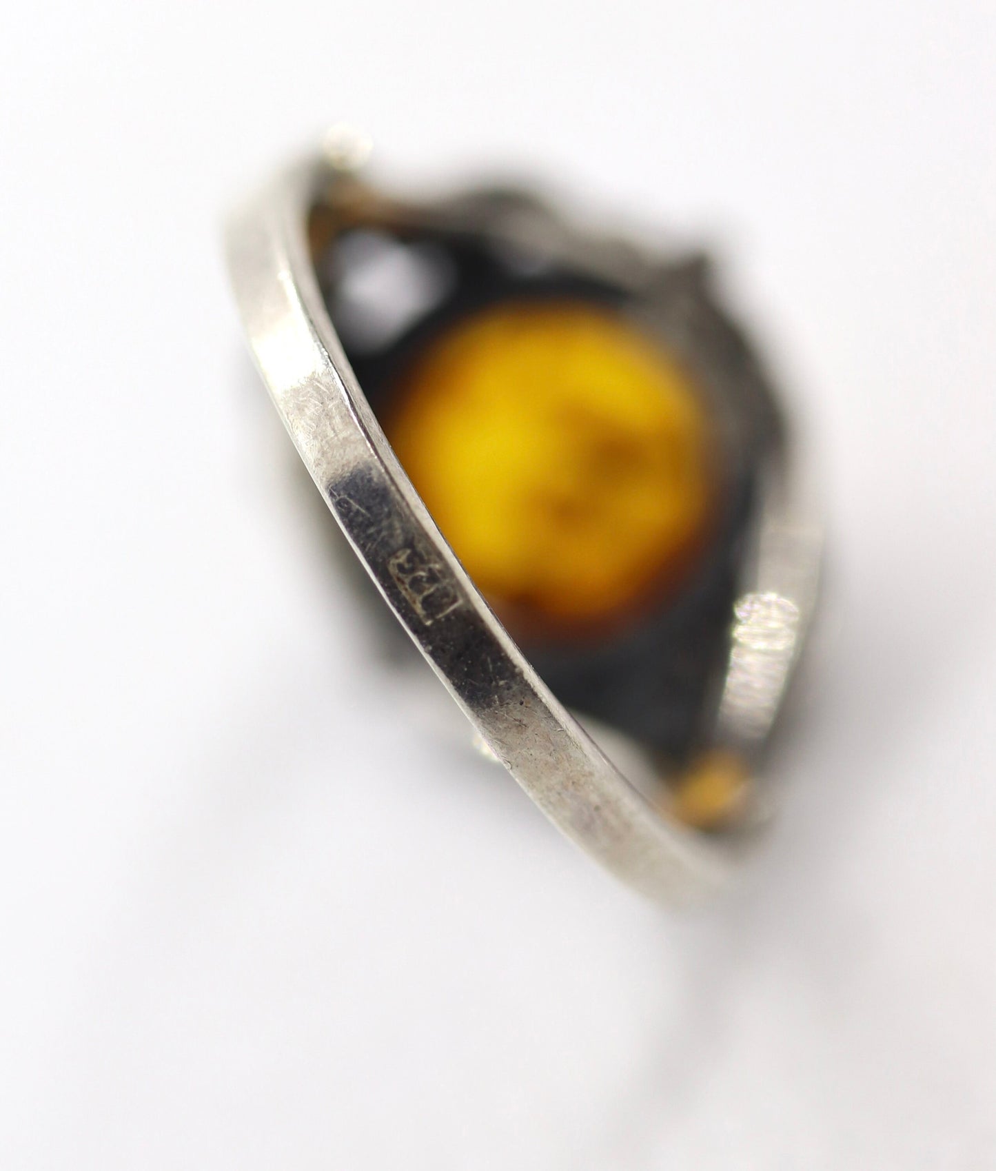 Vintage Honey Amber round cabochon 925 Sterling Silver Ring with Leaf motif. Women sz 7.5