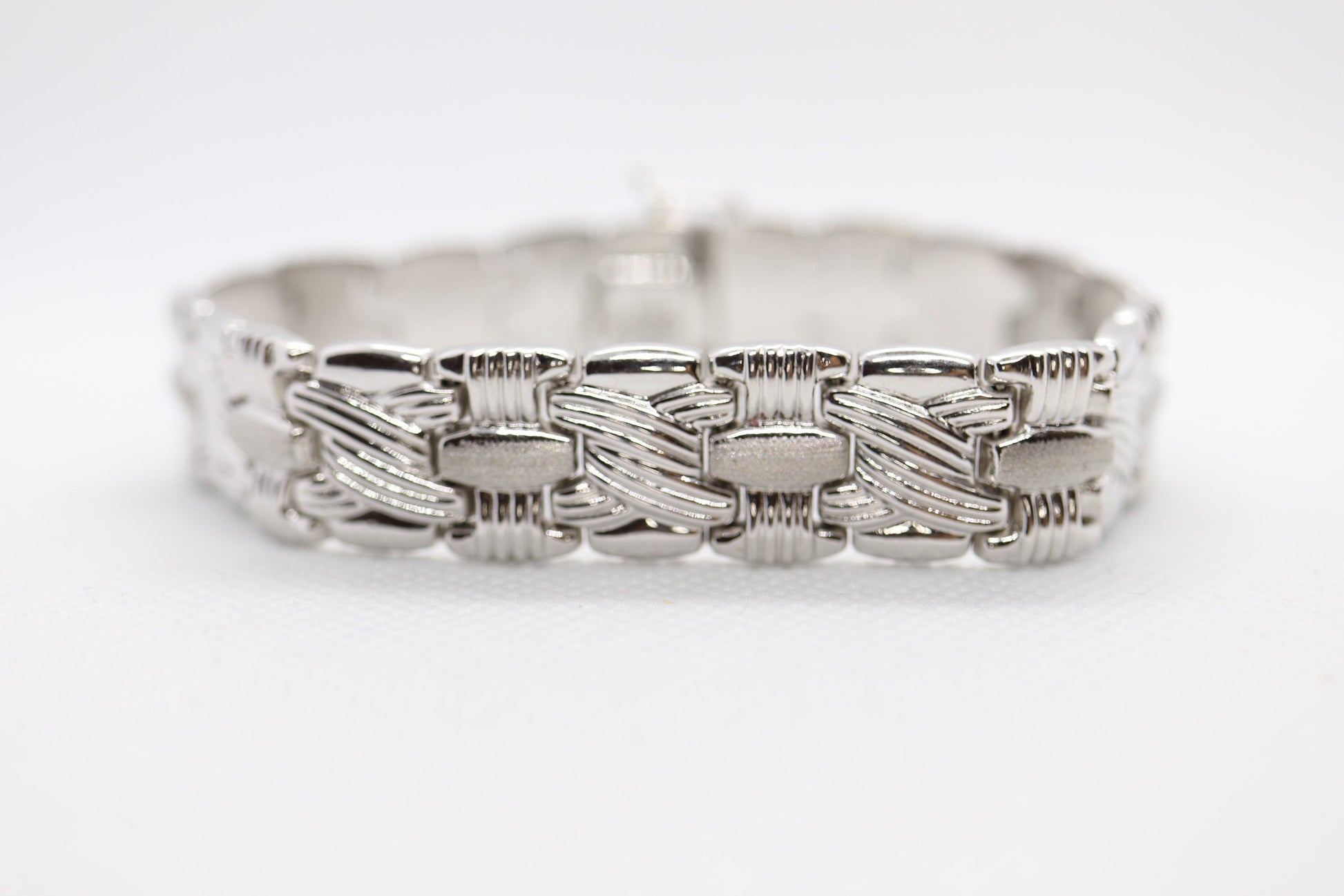 18k Woven Link Bracelet. 18k White Gold by RCI Braid Link bracelet. 23g 7.25in