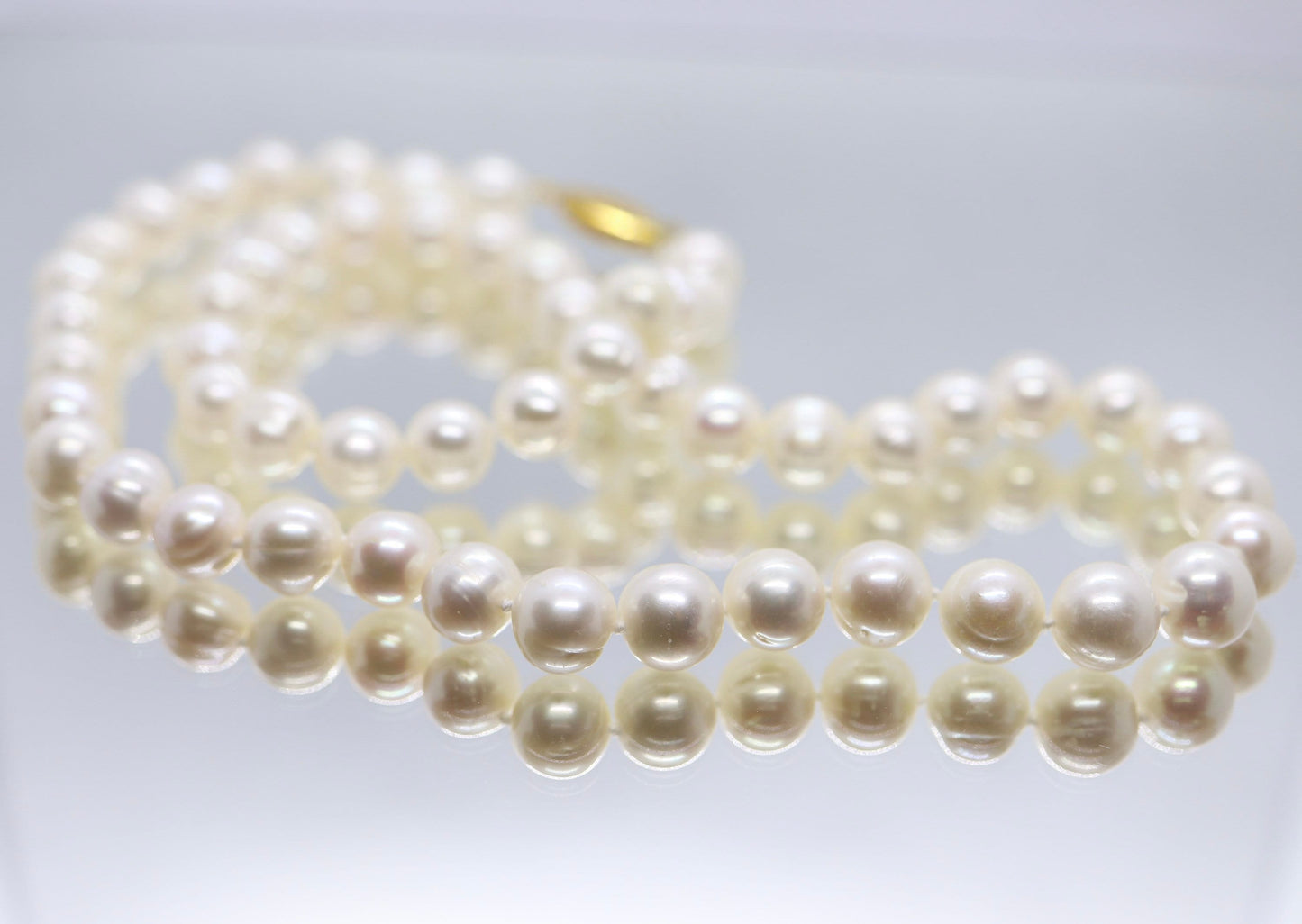 Freshwater Pearl Necklace. 9mm to 10mm Pearls. 20in length