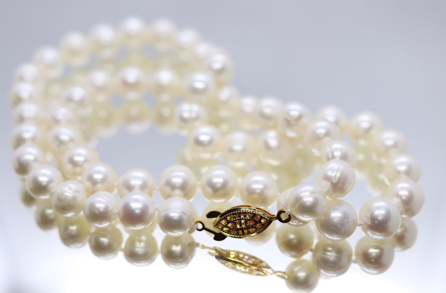 Freshwater Pearl Necklace. 9mm to 10mm Pearls. 20in length