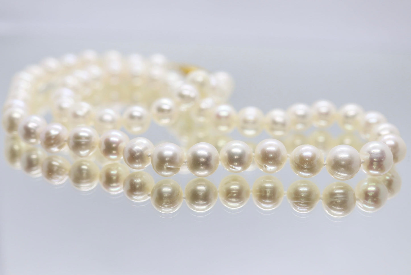 Freshwater Pearl Necklace. 9mm to 10mm Pearls. 20in length