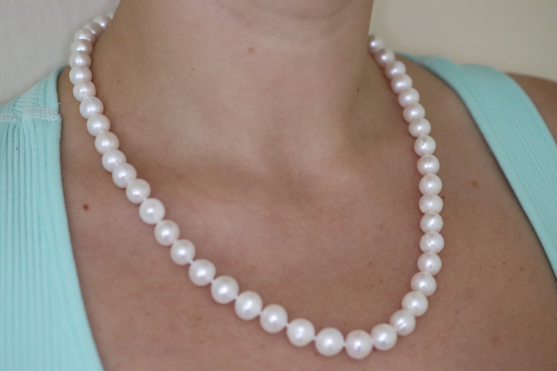 Freshwater Pearl Necklace. 9mm to 10mm Pearls. 20in length