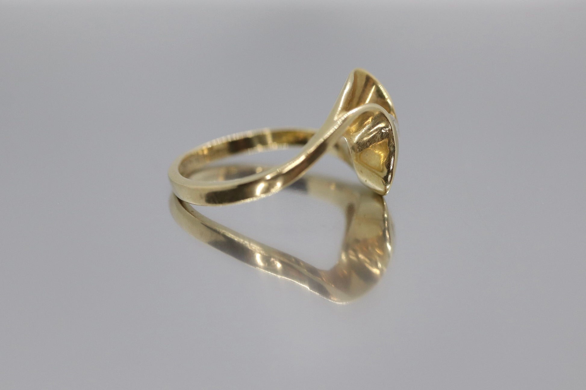 Diamond Tension Ring. 14k Diamond Solitaire Swirl  Swivel ring.