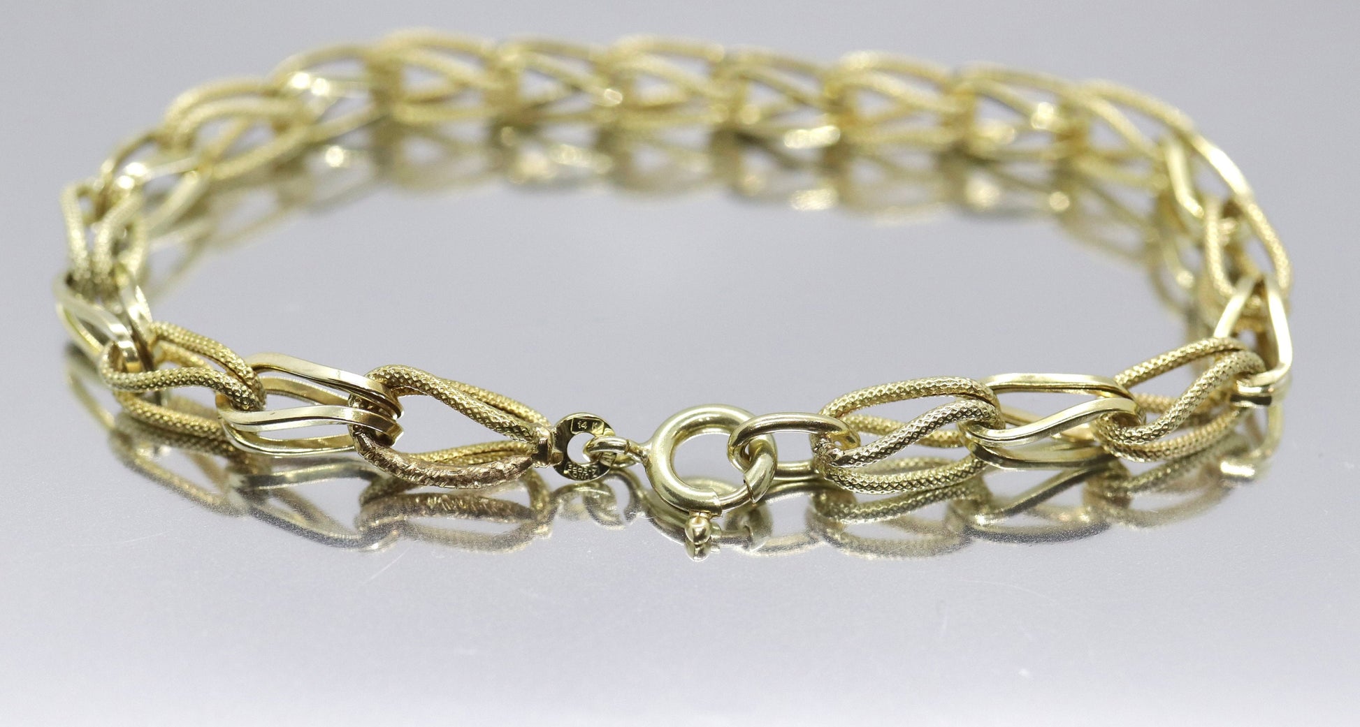 14k UNOAeRRE Textured Link Chain BRACELET. 14k LOOP Italian Bracelet 6.9g 8in length