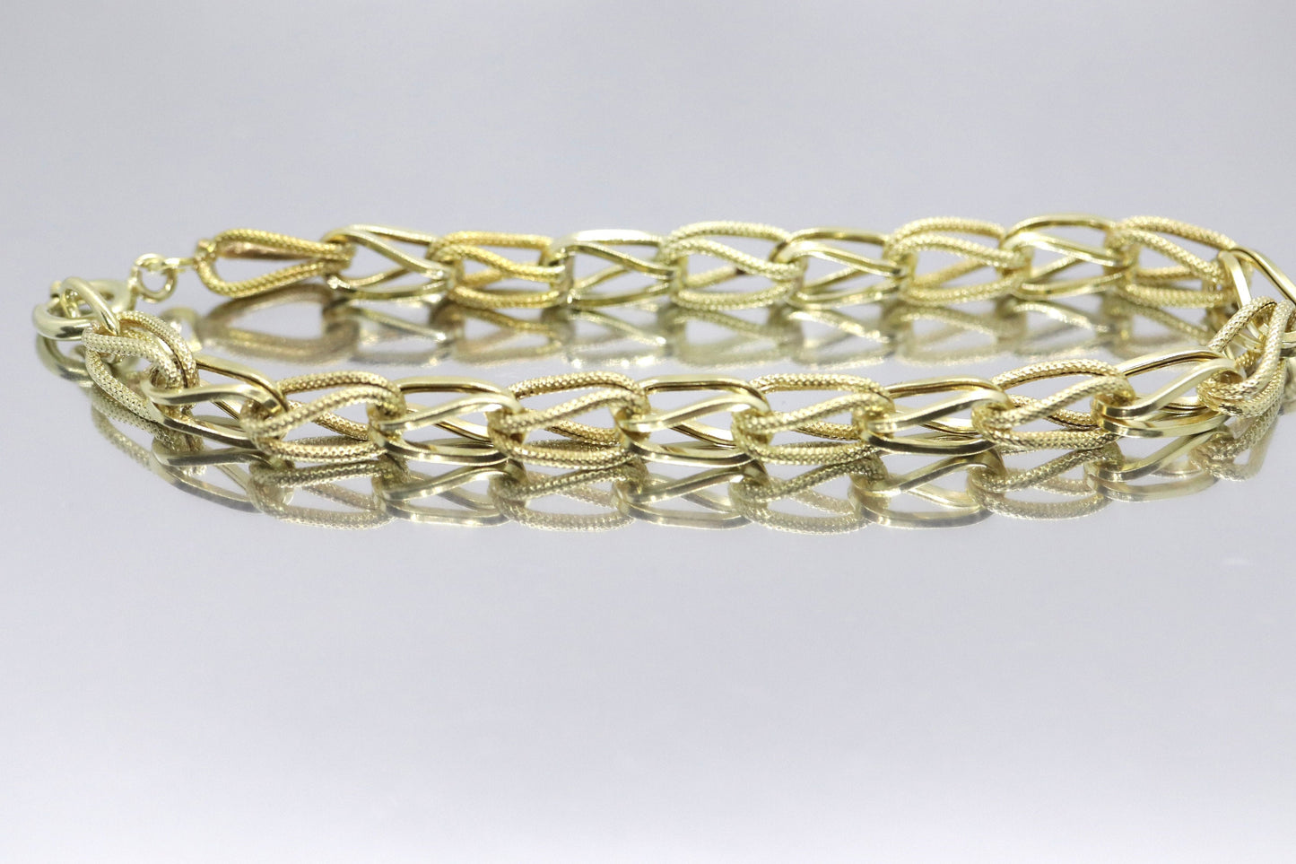 14k UNOAeRRE Textured Link Chain BRACELET. 14k LOOP Italian Bracelet 6.9g 8in length