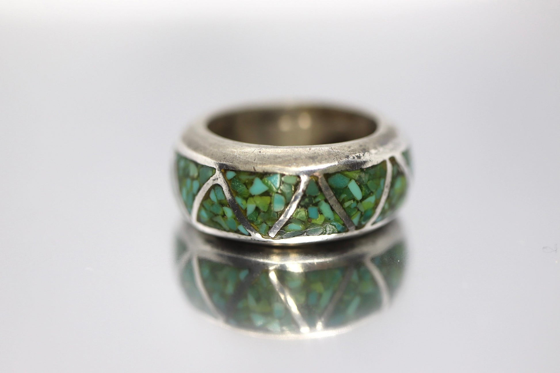 Navajo Turquoise Ring. Turquoise Chip Sterling Silver Band (654)