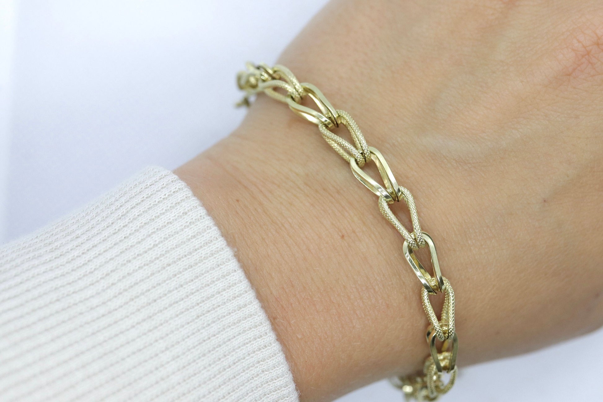 14k UNOAeRRE Textured Link Chain BRACELET. 14k LOOP Italian Bracelet 6.9g 8in length