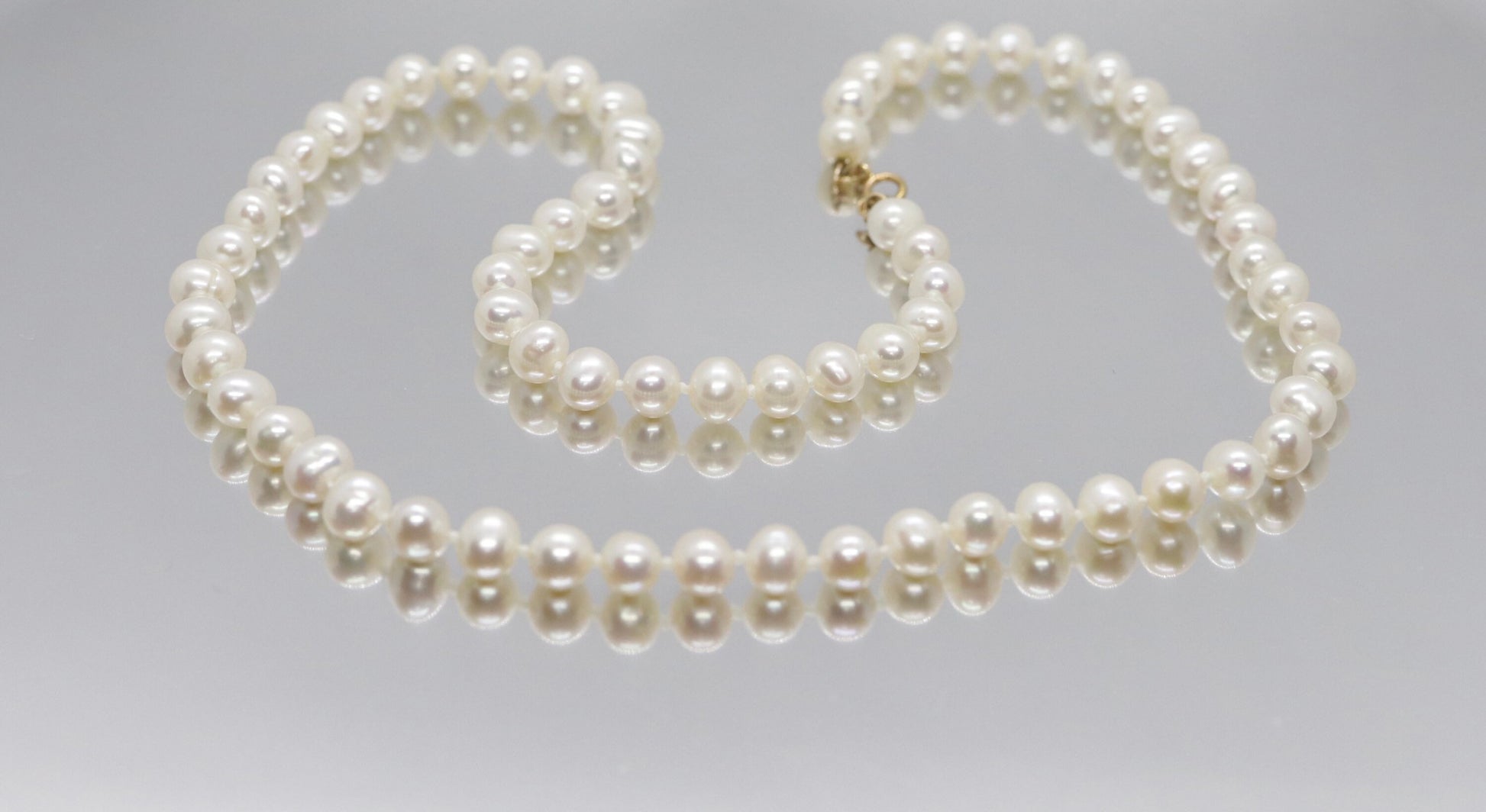 10k Freshwater Pearl Necklace. 18in length 6mm oval pearls