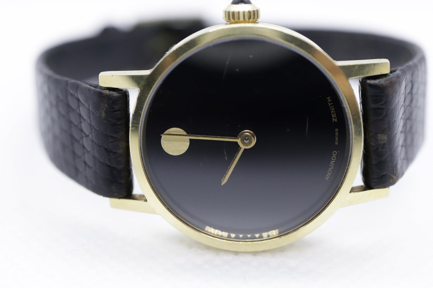 14k MOVADO Zenith Round Mechanical Watch. Movado Vintage Ladies watch with black leather band st(124/85)